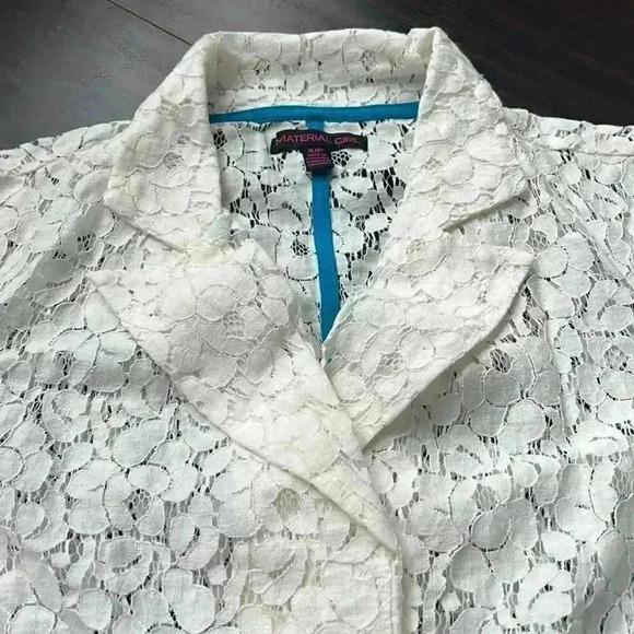 🌸4/$30🌸material Girl | White lace with blue hem pull over jacket - Picture 5 of 8